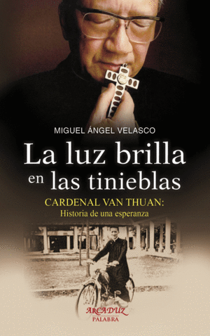 LA LUZ BRILLA EN LAS TINIEBLAS